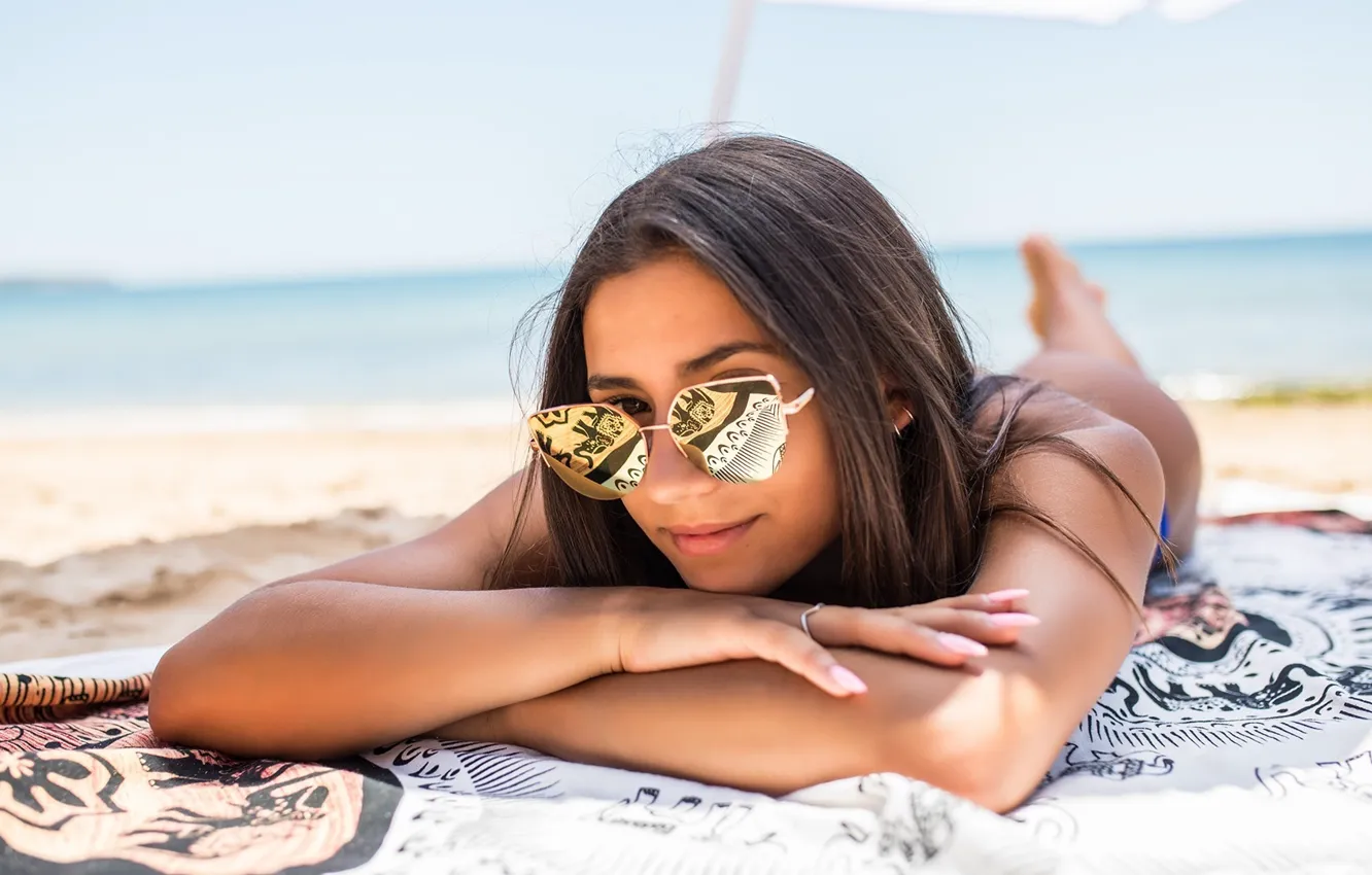 Фото обои girl, Model, brown eyes, photo, brunette, sunglasses, portrait, close up