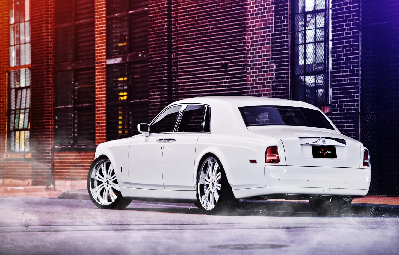 Фото обои белый, улица, Phantom, white, Rolls Royce, вид сзади, street, Фантом