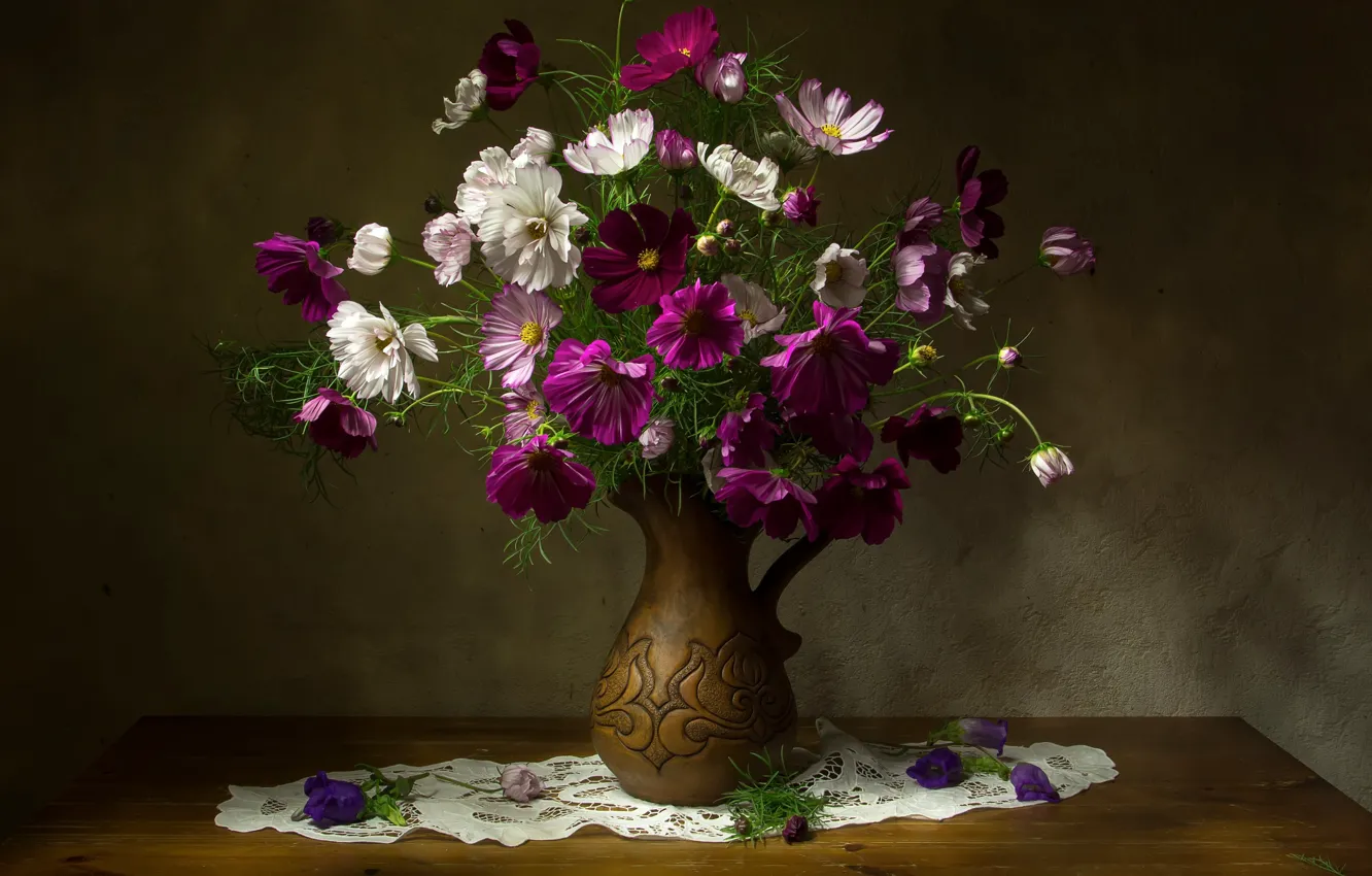 Фото обои цветы, стол, кувшин, салфетка, космея, Татьяна Феденкова