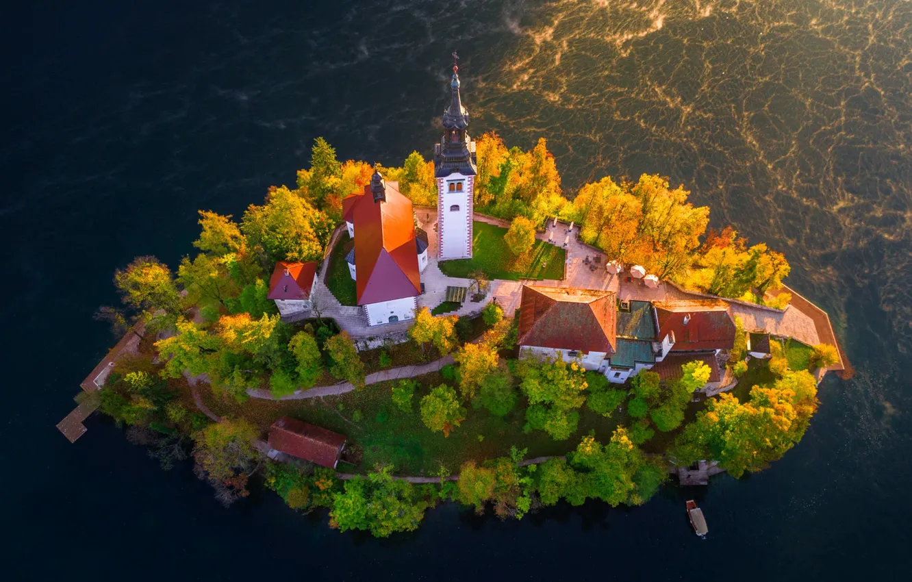 Фото обои деревья, пейзаж, природа, озеро, дома, церковь, островок, Словения