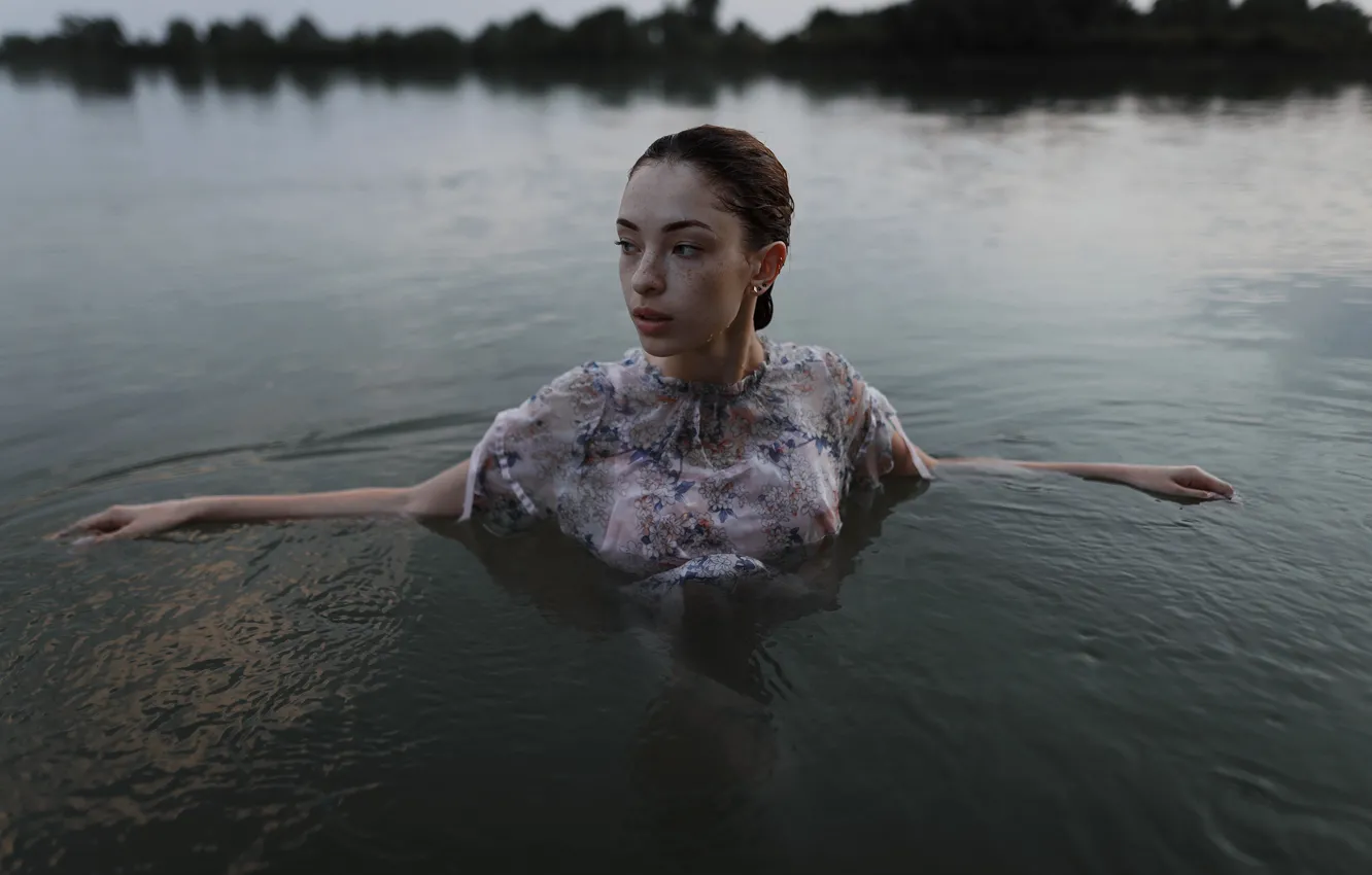 Фото обои девушка, мокрая, платье, веснушки, в воде, Aleks Five, Елизавета Трофимова