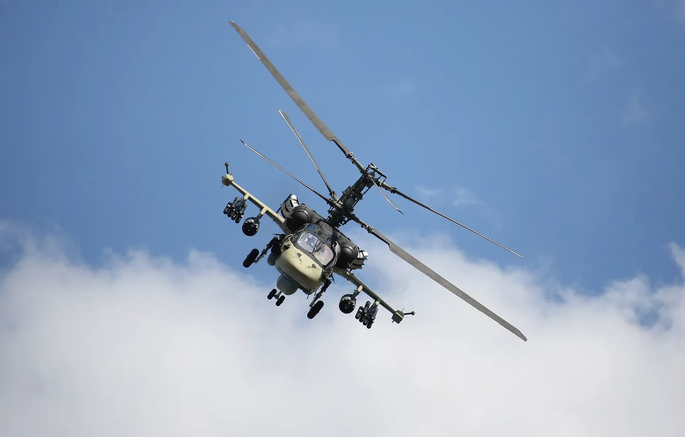Фото обои небо, облака, полёт, вертолёт, лопасти, российский, Ка-52, ударный