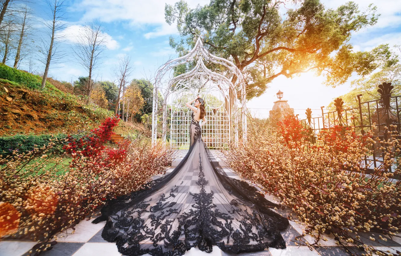 Фото обои осень, девушка, деревья, поза, стиль, сад, платье, азиатка
