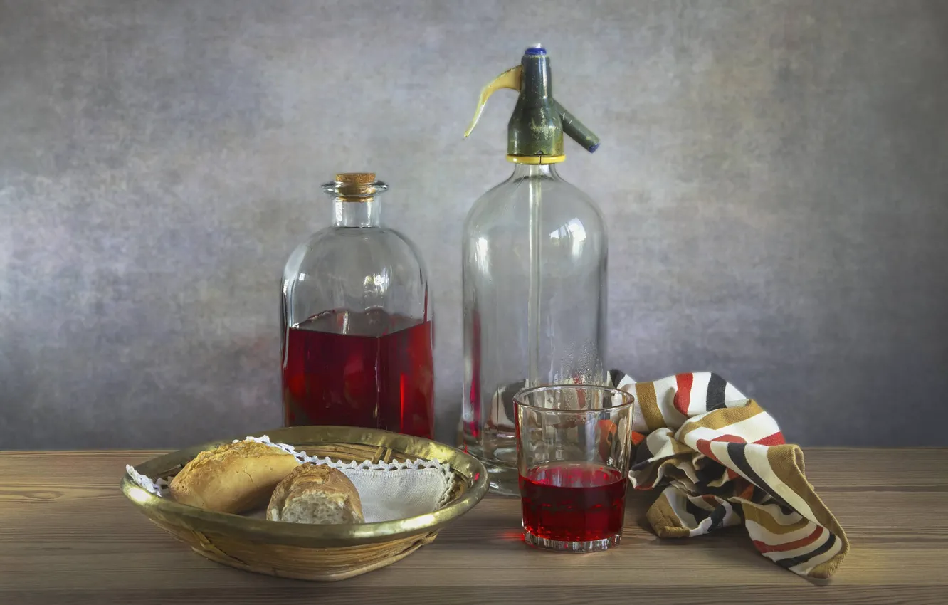 Фото обои стакан, стол, стена, вино, бутылка, еда, полотенце, хлеб