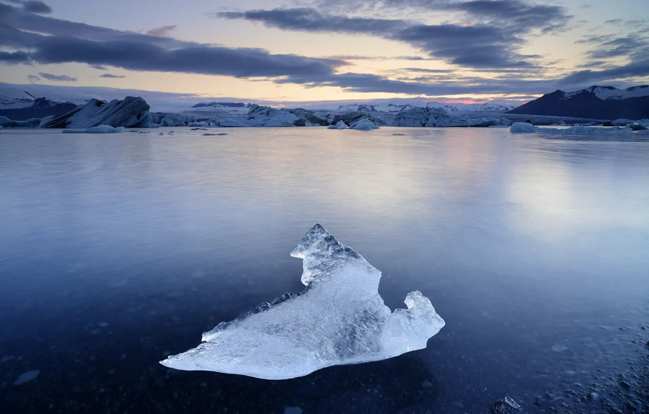 Фото обои озеро, льдина, сумерки, Исландия