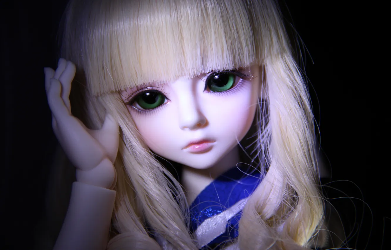 Фото обои кукла, блондинка, черный фон, зеленые глаза, doll, BJD, шарнирная кукла