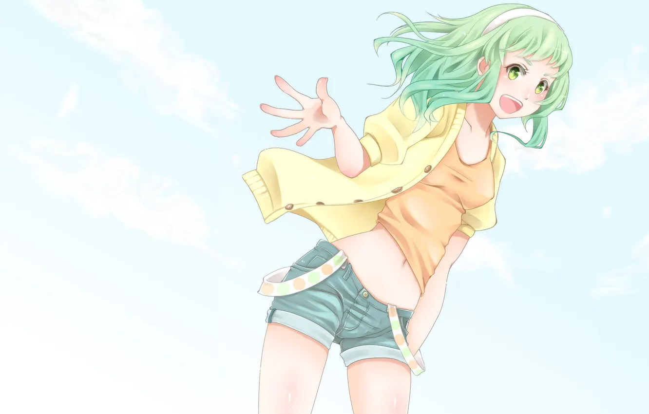Фото обои небо, девушка, облака, улыбка, Vocaloid, зеленые волосы, Gumi