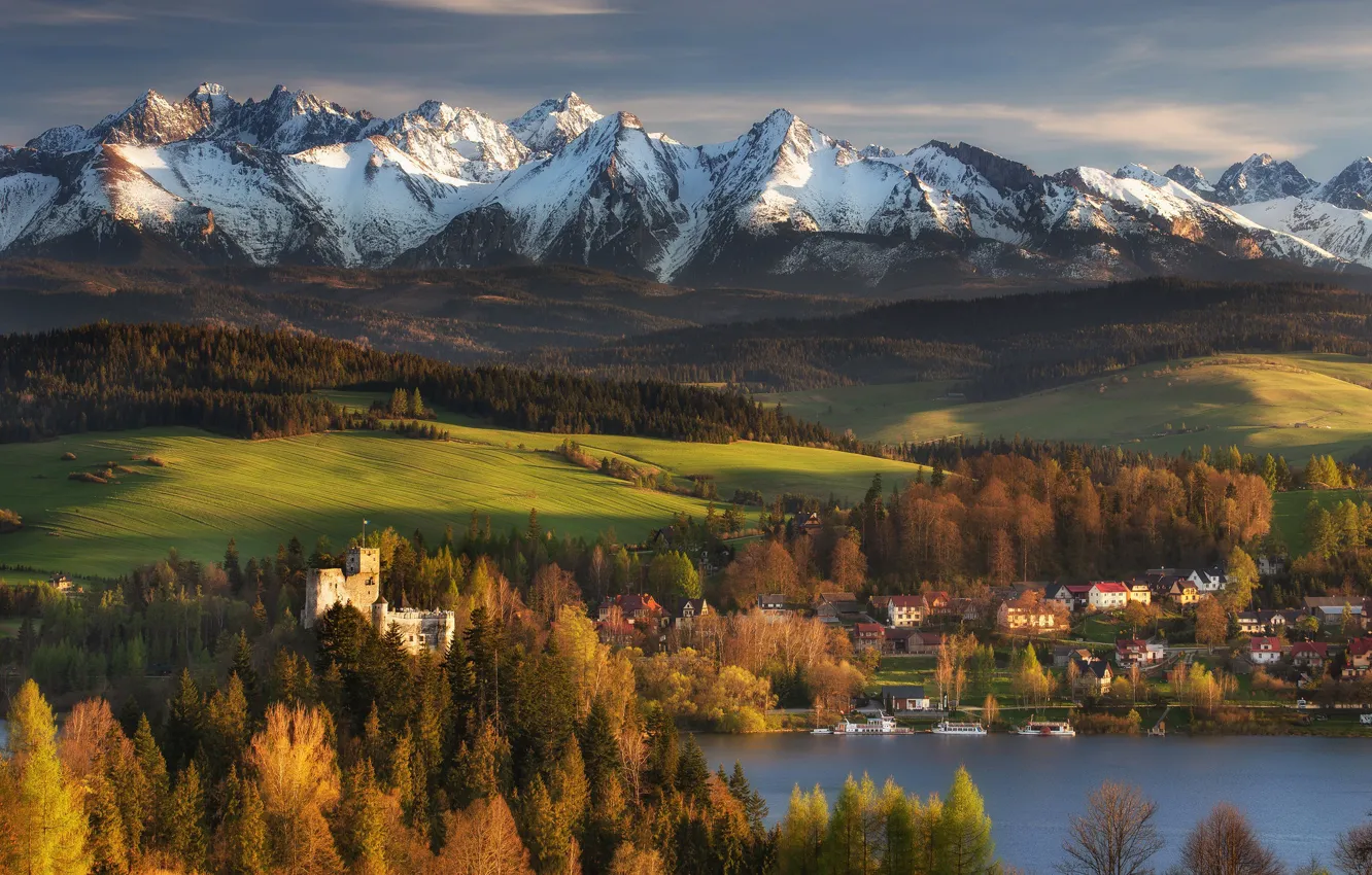 dunajec-castle-polsha-gory-lesa-polia-de