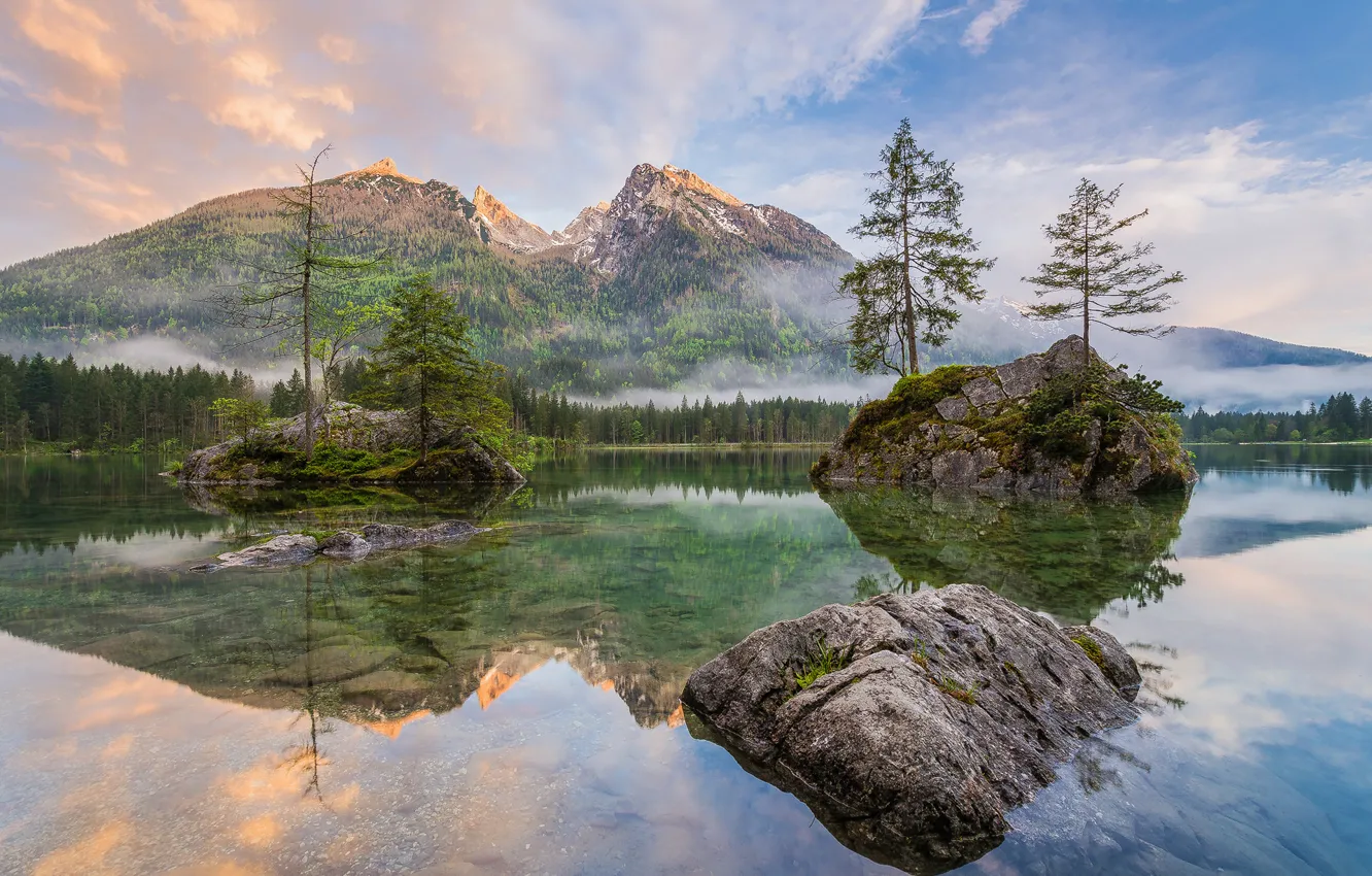 Фото обои лес, вода, деревья, горы, озеро, река, скалы, вечер