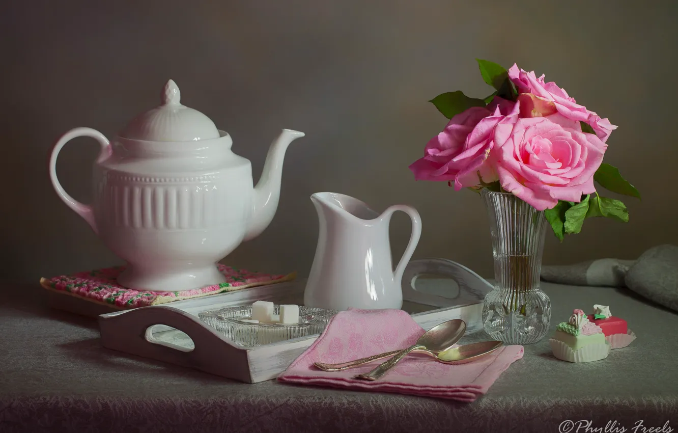 Фото обои цветы, стиль, розы, чайник, сахар, натюрморт, пирожные, салфетка