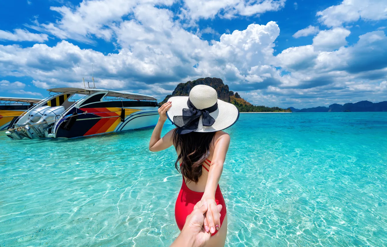 Фото обои море, пляж, девушка, природа, рука, шляпа