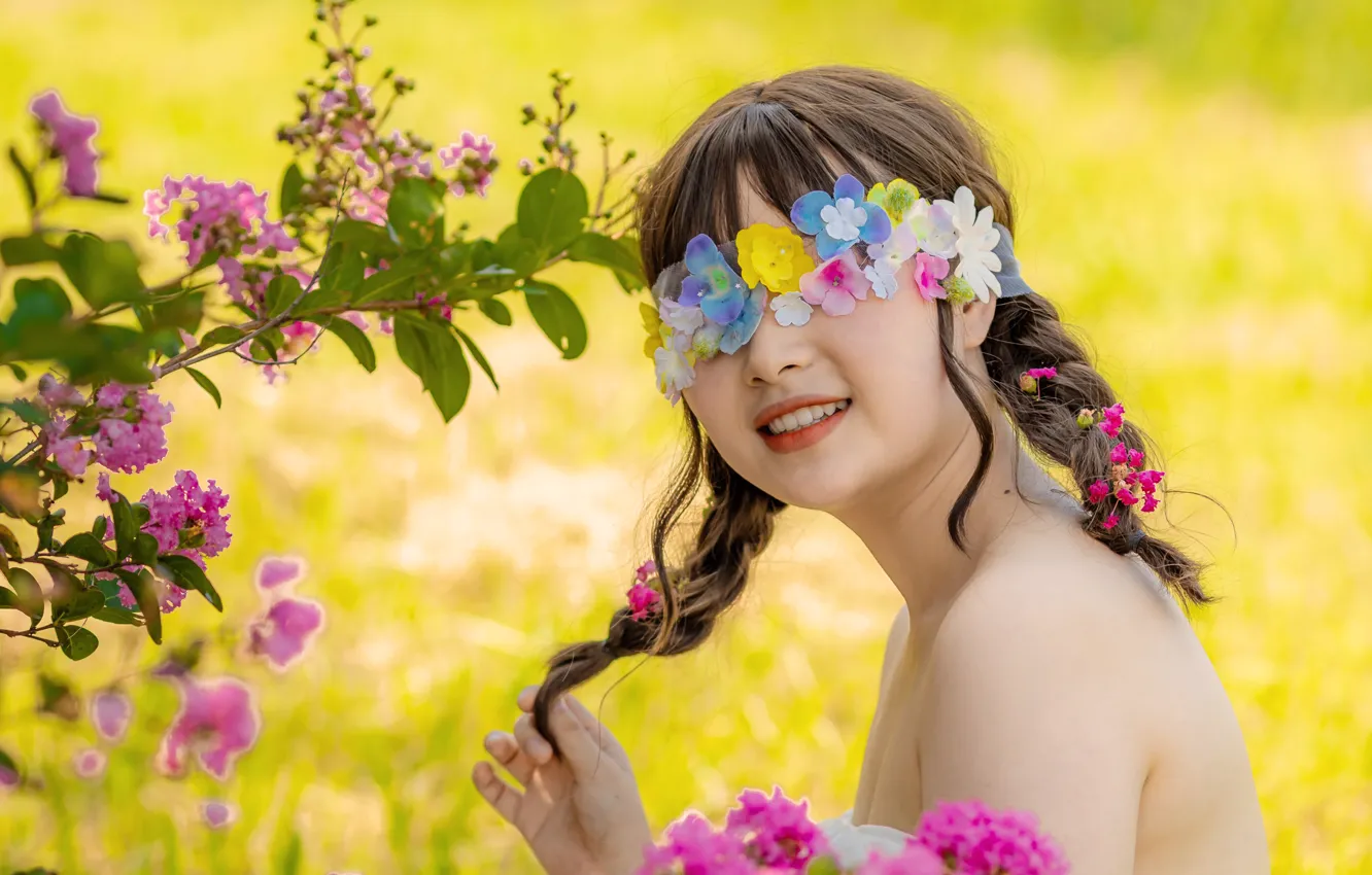 Фото обои лето, девушка, цветы, природа, лицо, поза, сад, маска