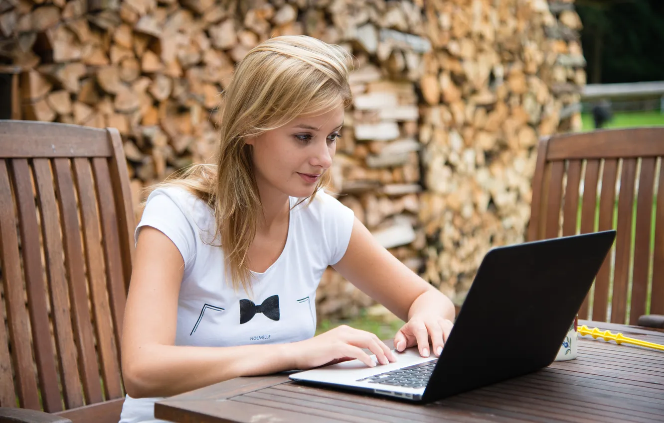 Фото обои Model, Blonde, Anna Tatu, Laptop, Woman Outdoors