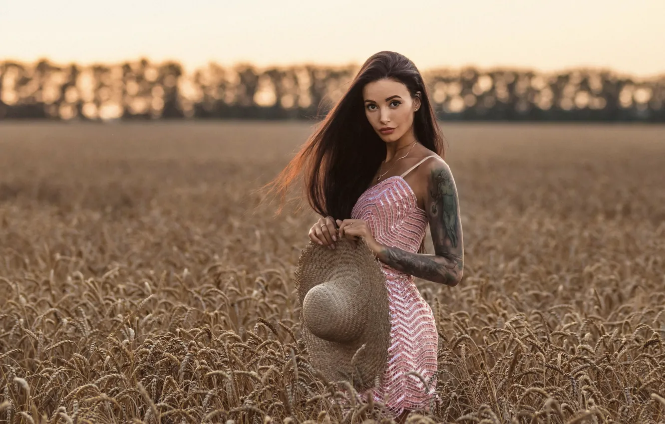 Фото обои пшеница, грудь, девушка, модель, шляпа, тату, Louis de Navarre, Анна Сахарова