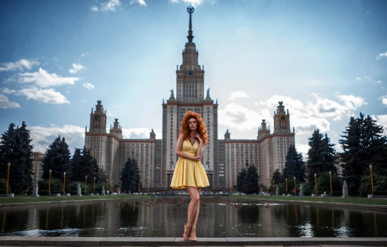 Фото обои девушка, город, платье, Москва, ножки, МГУ, Георгий Чернядьев, Надежда Неясова