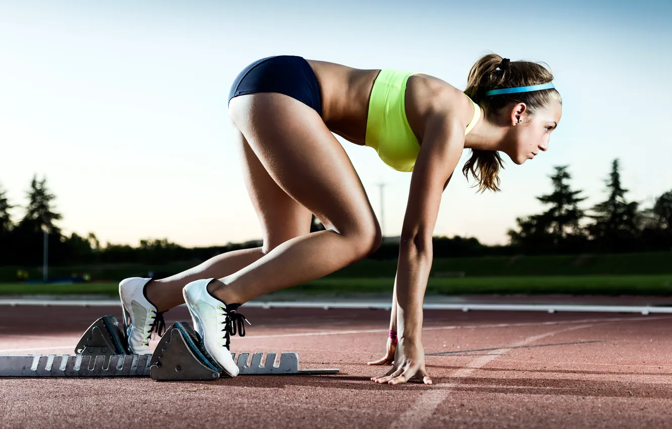 Фото обои woman, speed, track, pose, run, start, Training, concentration