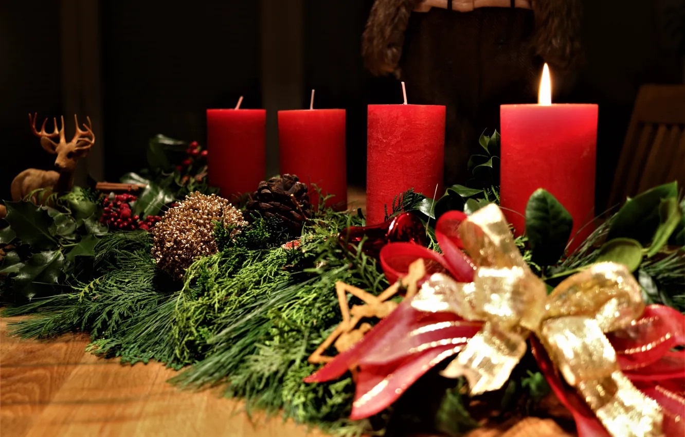Фото обои зима, ветки, темный фон, стол, праздник, свеча, свечи, олень