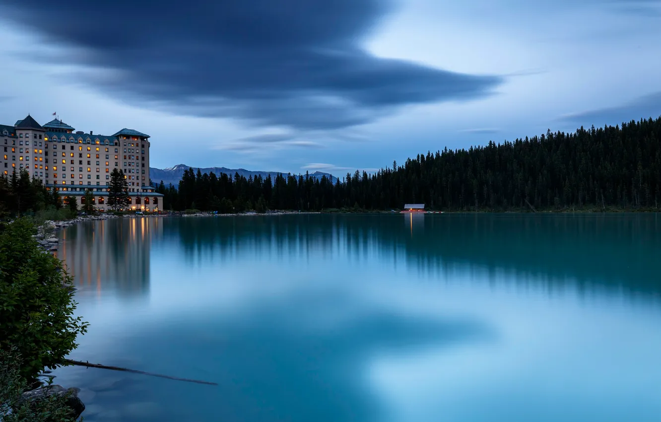 Фото обои лес, озеро, здание, Канада, Альберта, отель, Alberta, Lake Louise