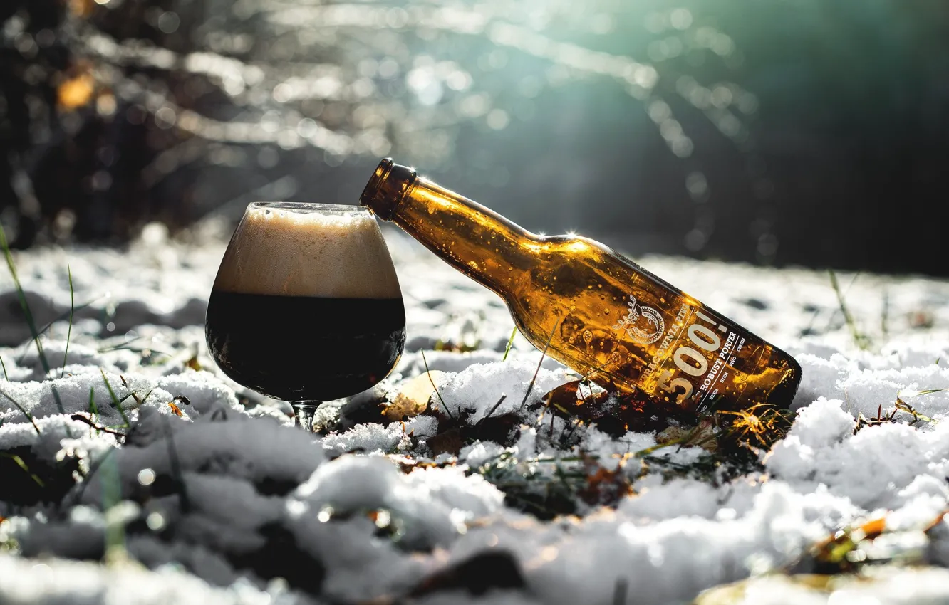 Фото обои зима, снег, бутылка, пиво, напиток, бренд