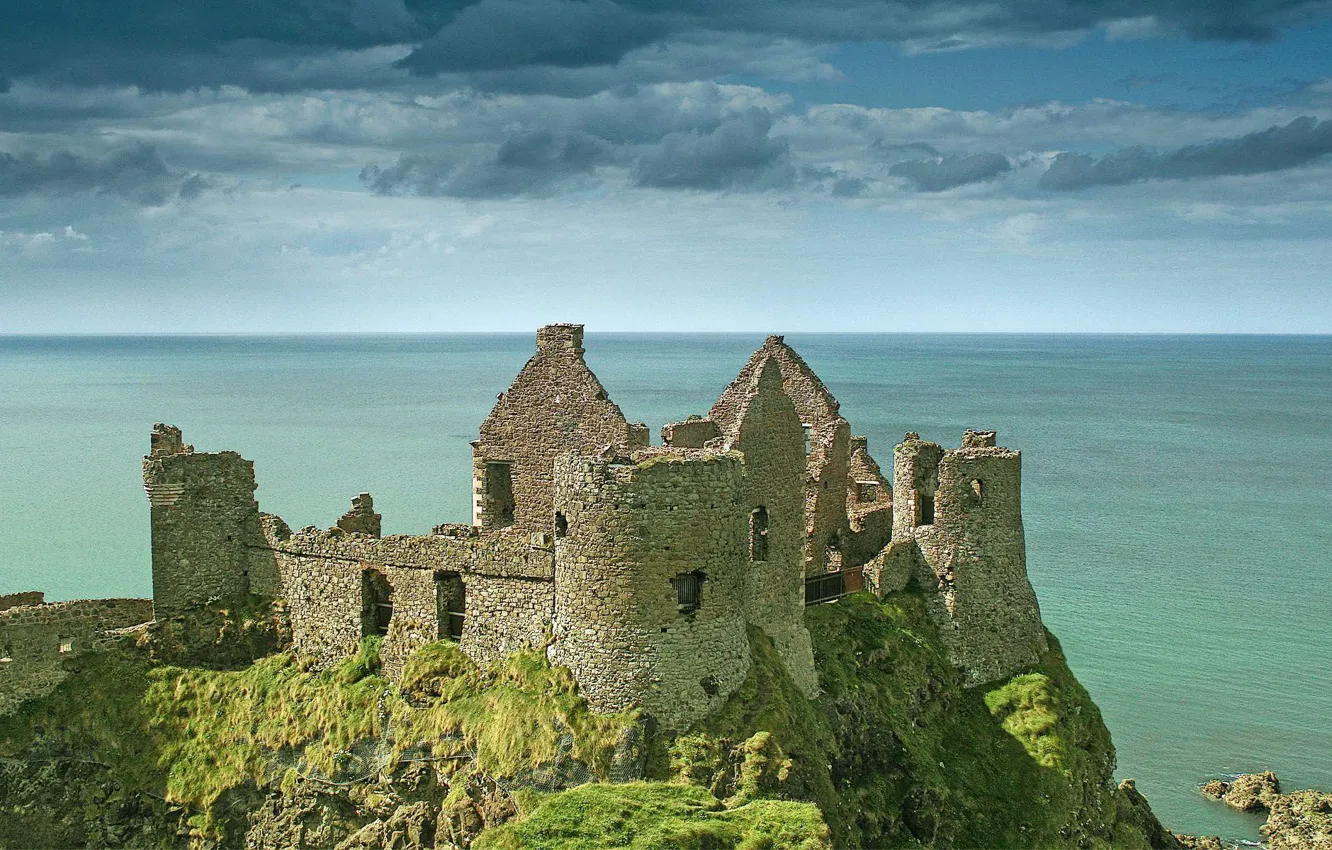 Фото обои море, небо, облака, замок, Ирландия, Замок Данлюс, средневековая архитектура