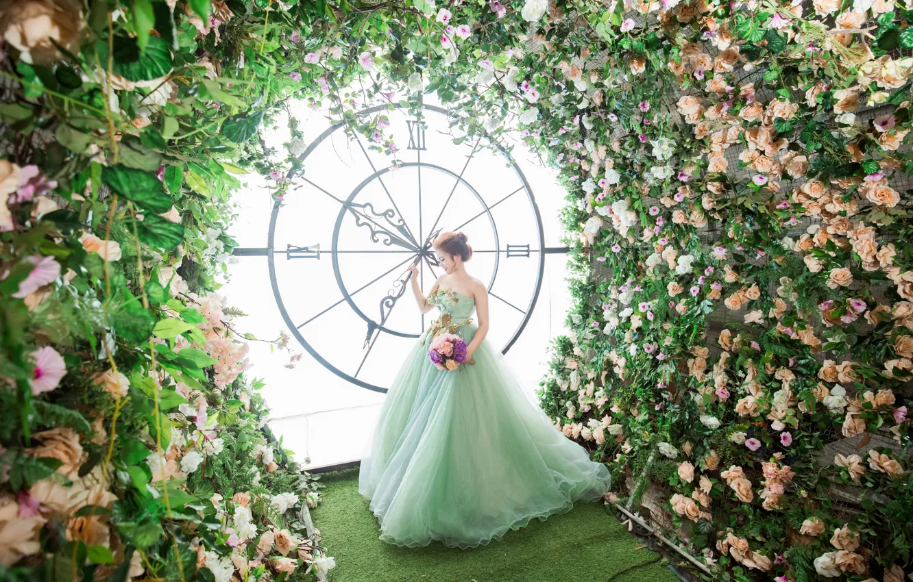 Фото обои девушка, цветы, часы, платье, азиатка