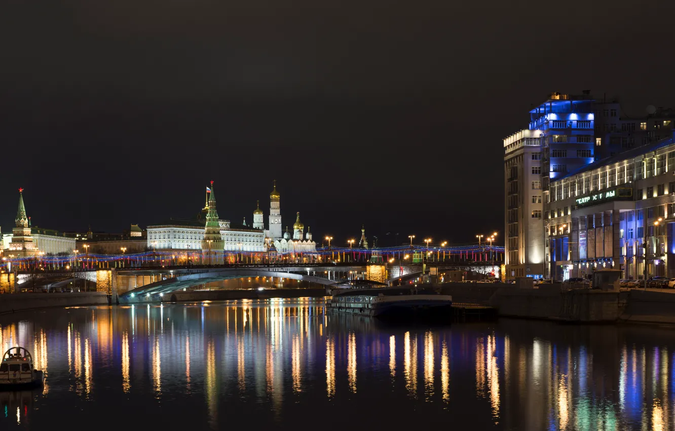 Фото обои ночь, огни, отражение, река, Москва, Кремль