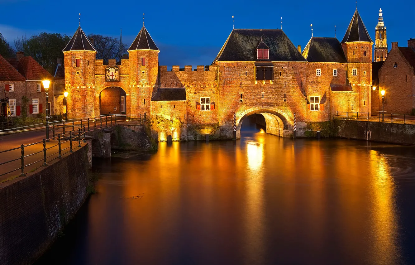 Фото обои ночь, мост, огни, канал, Нидерланды, Амерсфорт, ворота Коппельпорт