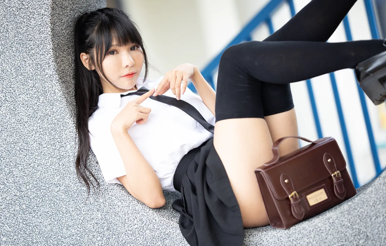 Фото обои взгляд, девушка, поза, модель, азиатка