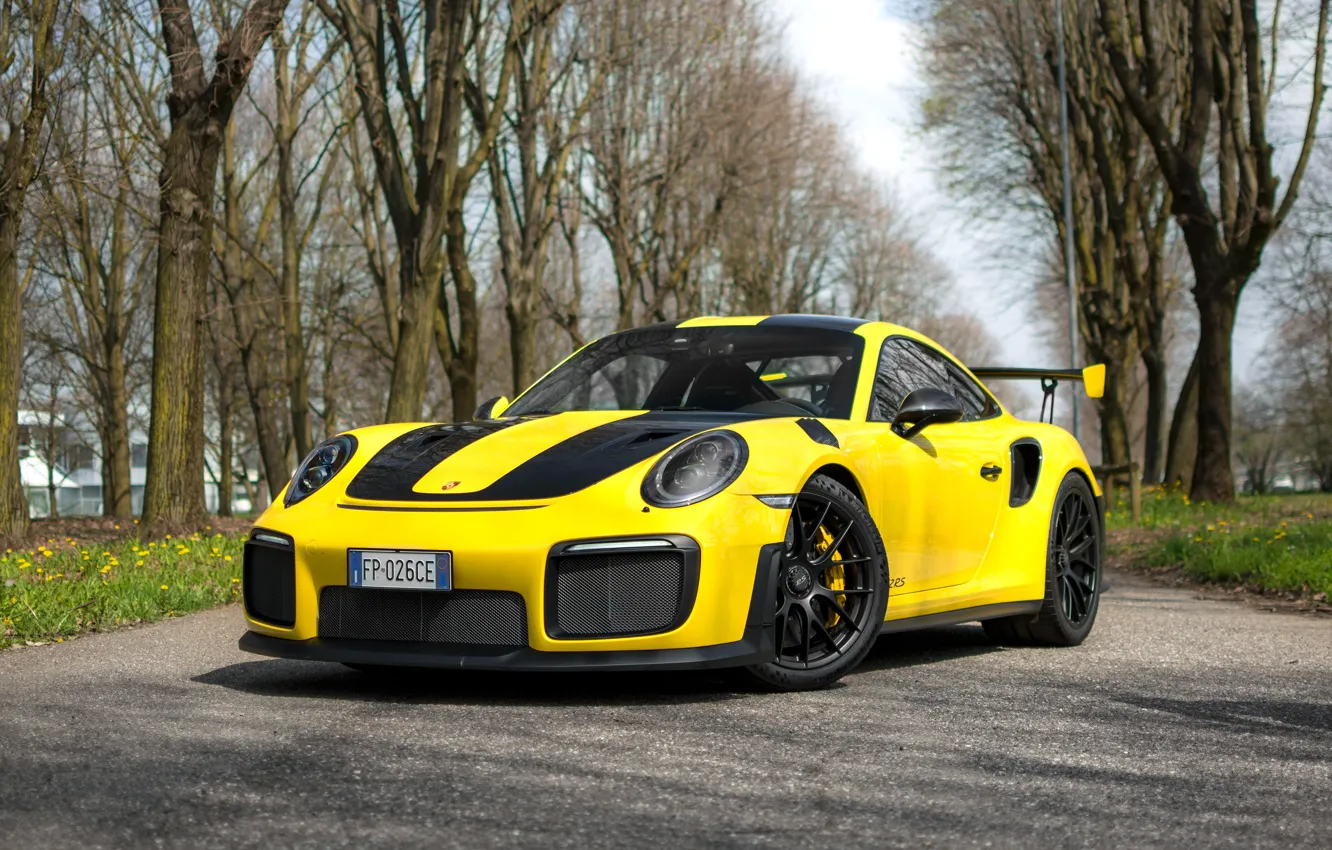 Фото обои Porsche, yellow, Porsche 911 GT2 RS