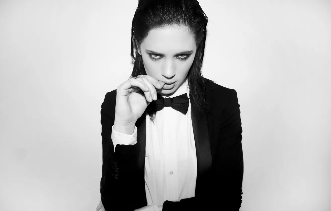 Фото обои взгляд, бабочка, костюм, черно-белое, пиджак, Delfina Chaves