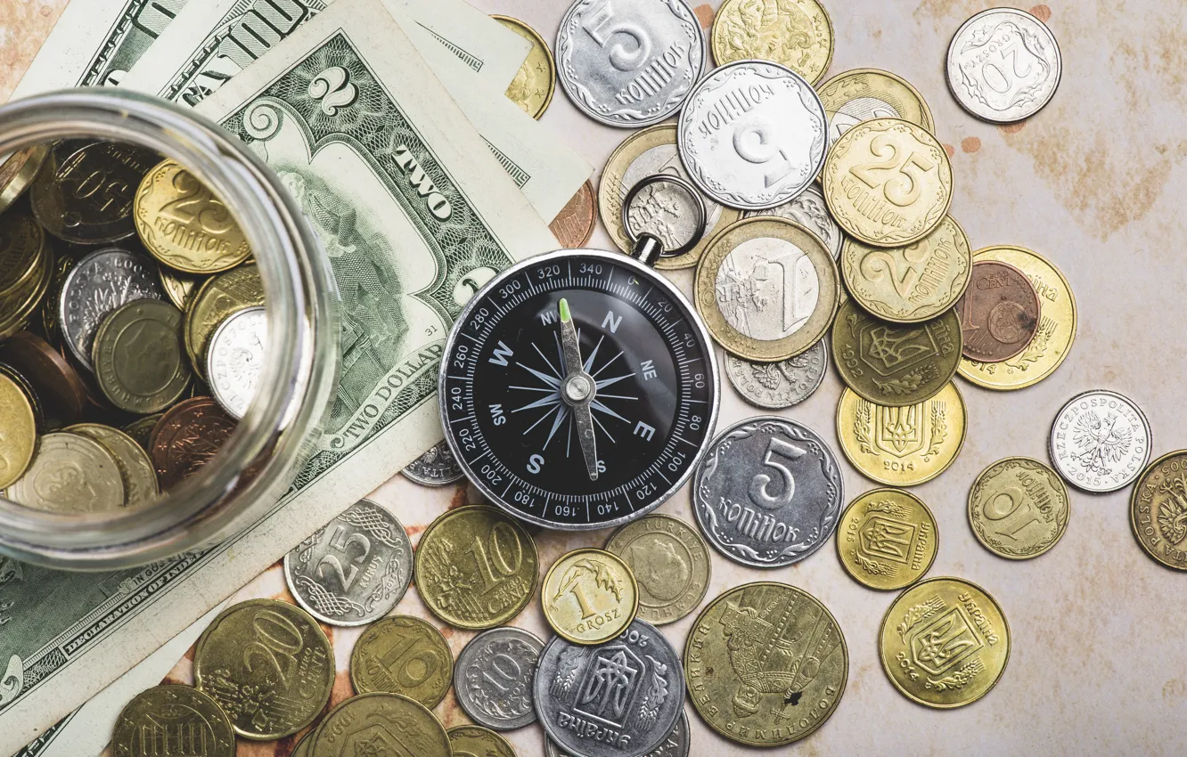 Фото обои деньги, доллары, компас, мелочь, деньги разных стран