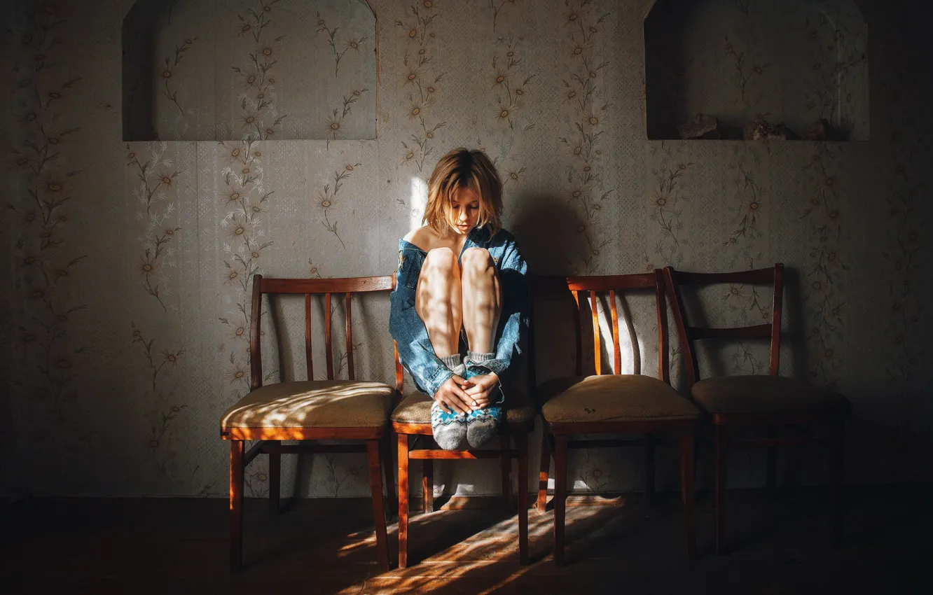 Фото обои стулья, девочка, ножки, Marta Gromova, Андрей Васильев