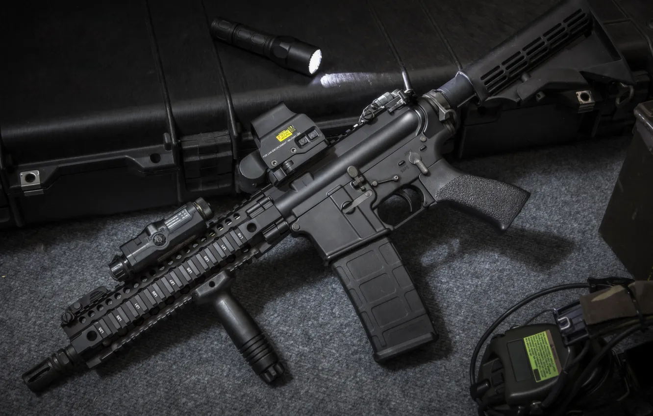 Фото обои assault rifle, flashlight, automatic rifle, laser sight