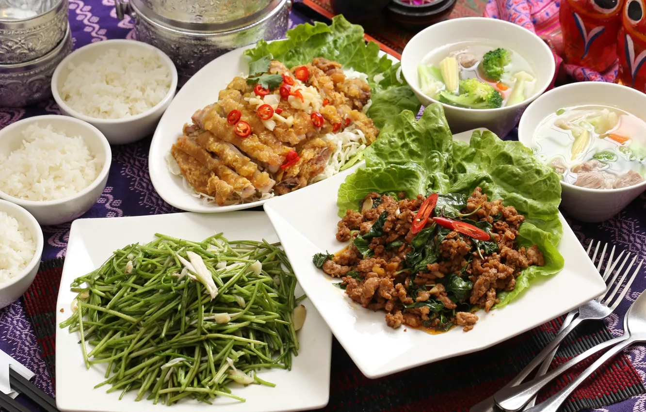 Фото обои суп, мясо, рис, овощи, салат, блюда, ассорти, тайваньская кухня