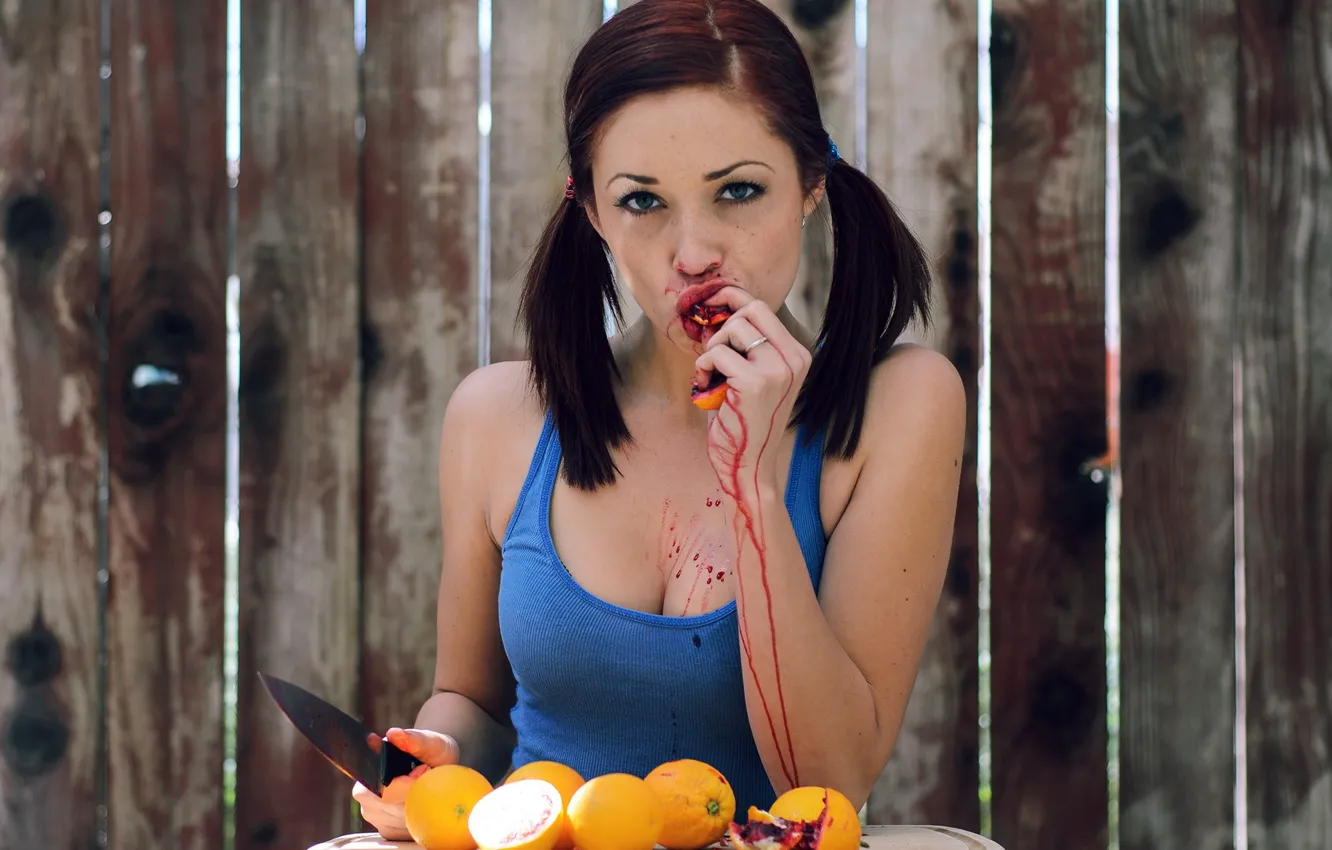 Фото обои девушка, фрукт, нож