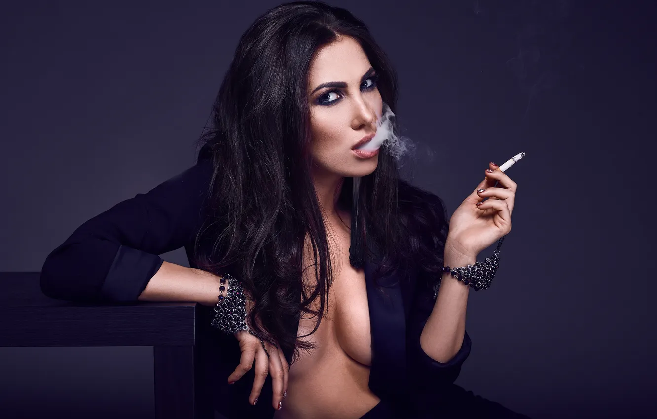 Фото обои hot, smoking, woman, cigarette, brunette, elegant