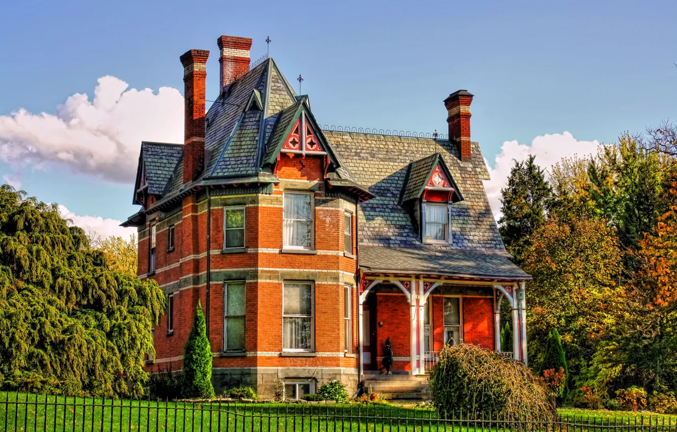 Фото обои осень, деревья, газон, забор, дома, США, особняк, кусты