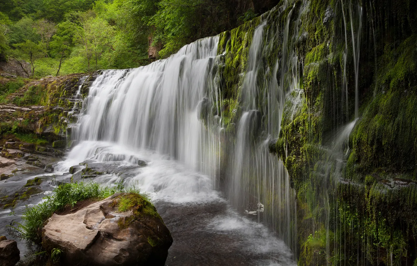 Фото обои зелень, камни, водопад, мох, Великобритания, кусты, Sgwd Clun-Gwyn Waterfall