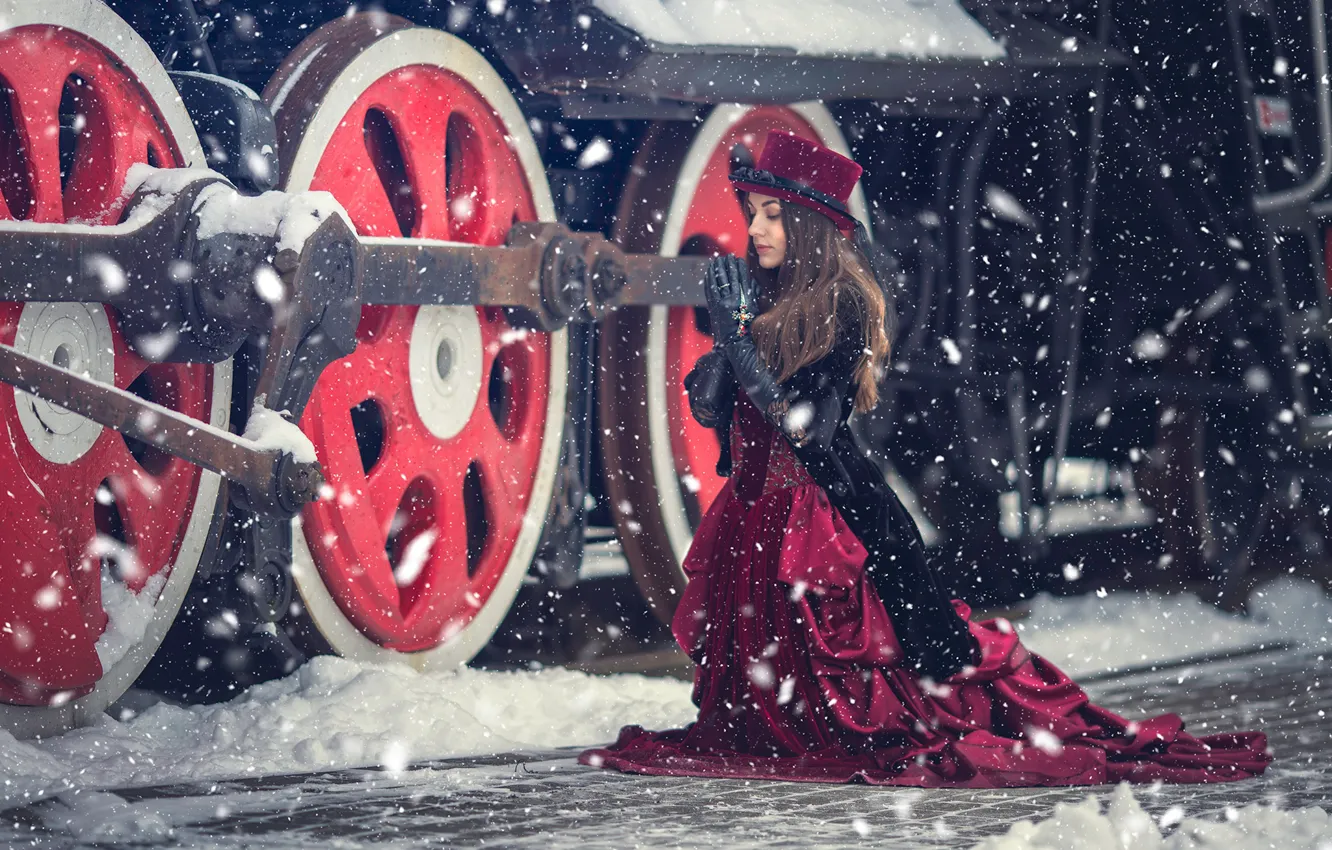 Фото обои зима, девушка, снег, стиль, паровоз, ситуация, платье, мольба