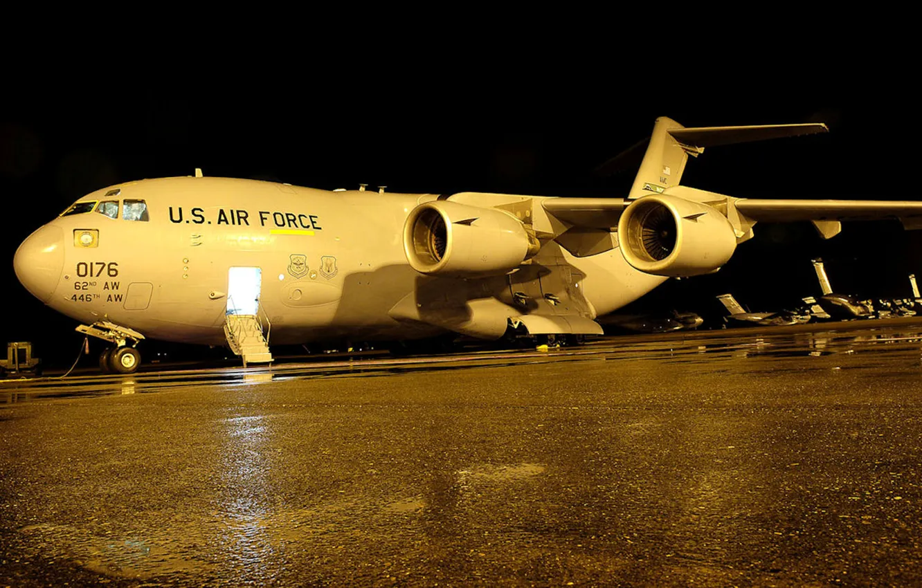 Фото обои ночь, стоянка, аэродром, Douglas, McDonnell, C-17, американский стратегический военно-транспортный самолёт, u.s. air force