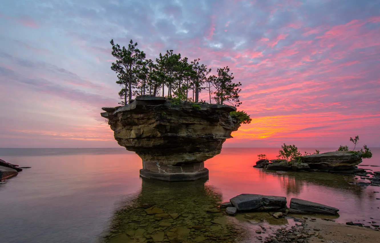 Фото обои США, озеро Гурон, штат Мичиган, скала Turnip Rock