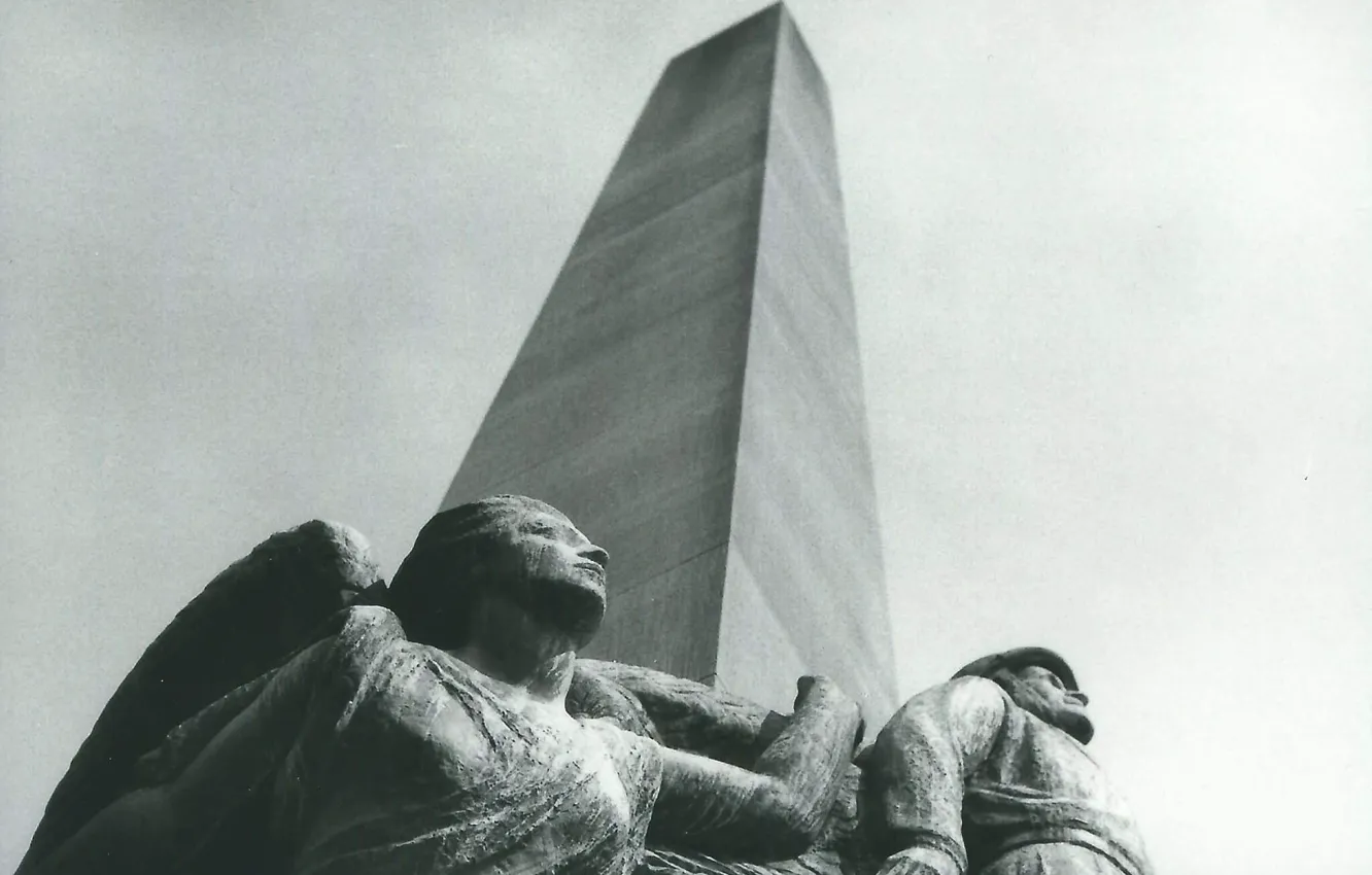 Фото обои soldier, angel, statues, obelisk