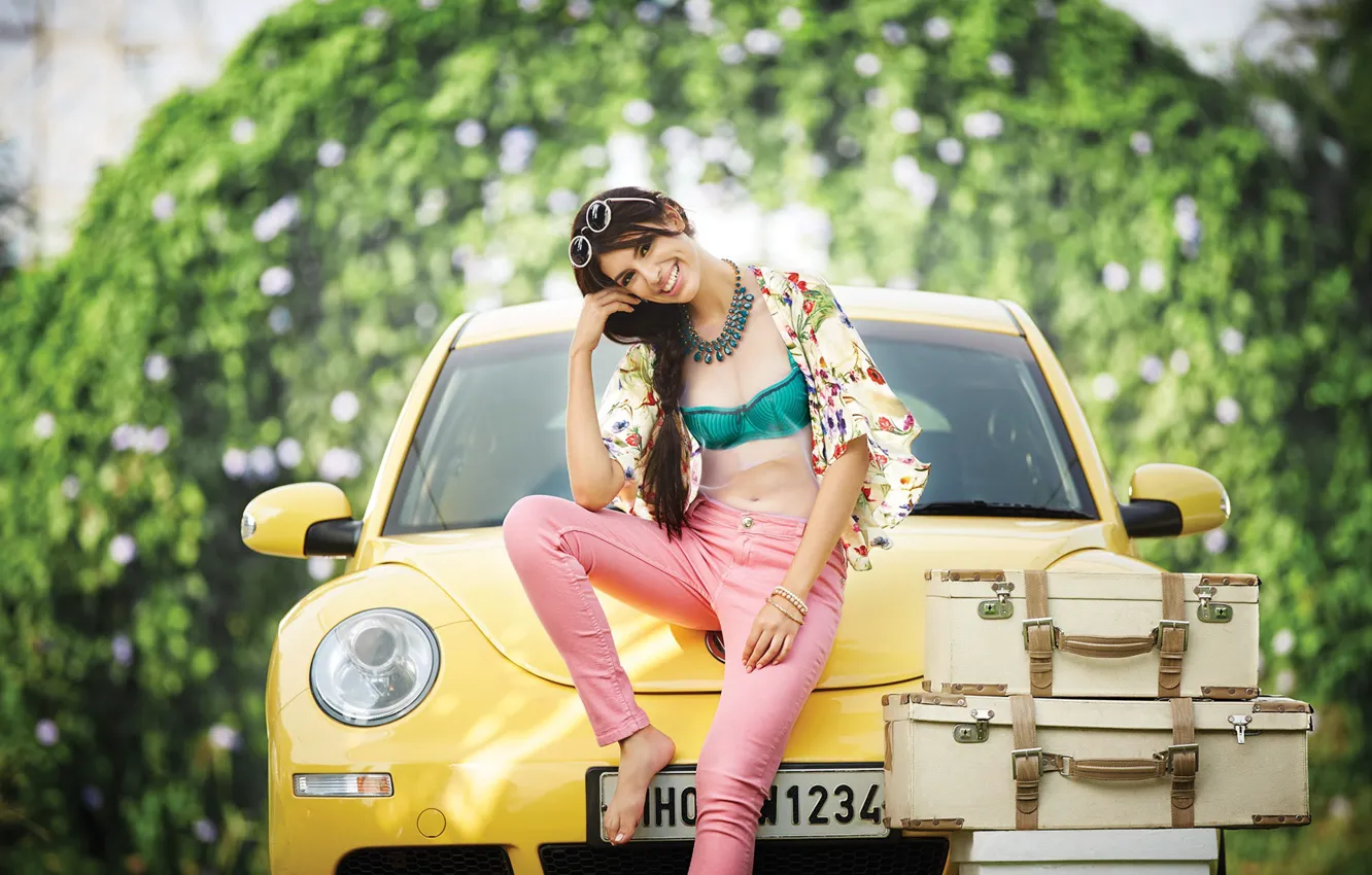 Фото обои girl, hot, sexy, eyes, smile, beautiful, figure, model