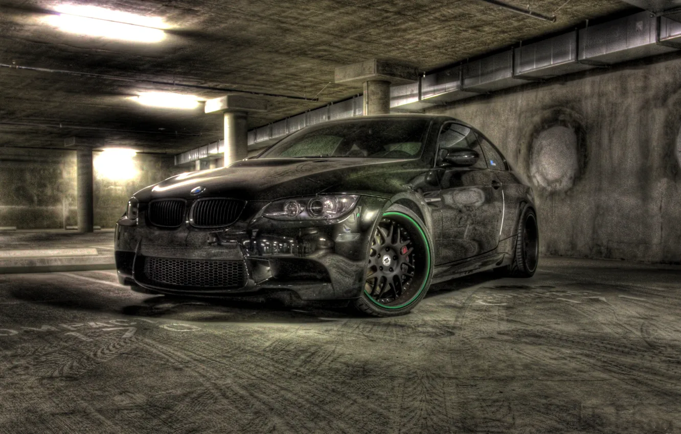 Фото обои чёрный, bmw, бмв, парковка, диски, black, e92