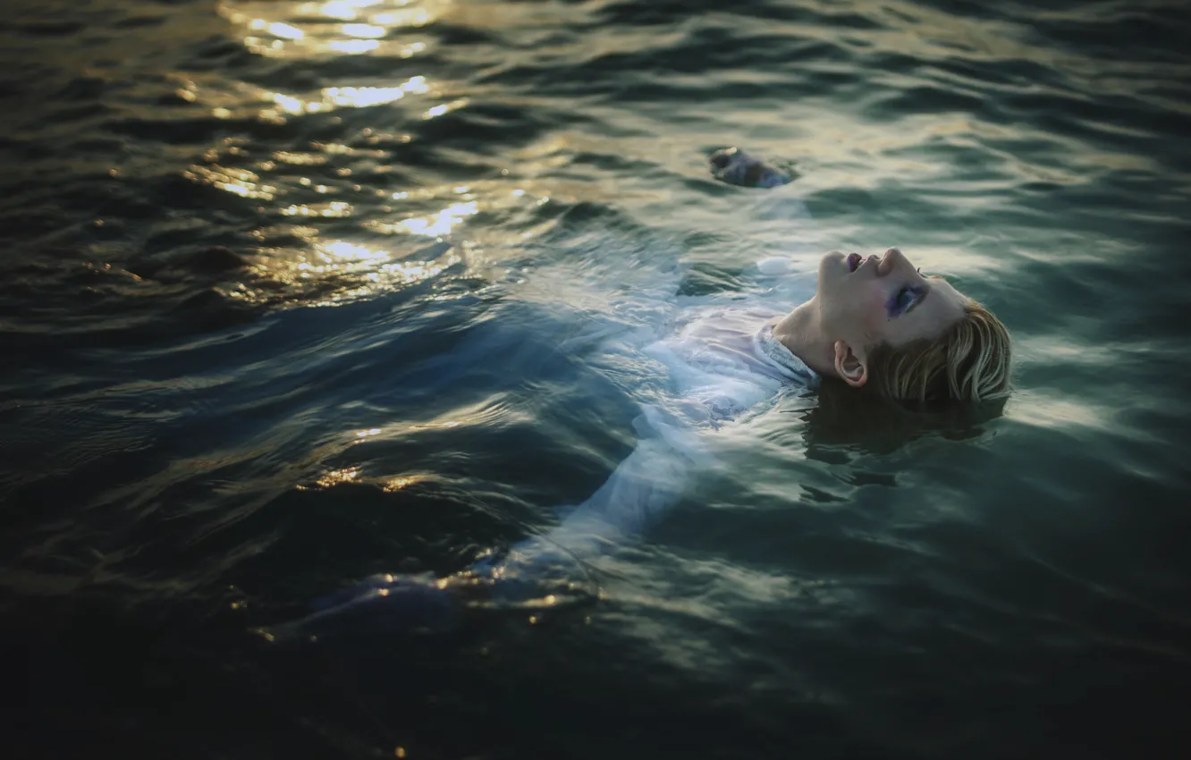 Фото обои девушка, макияж, в воде, TJ Drysdale, Dead In The Water