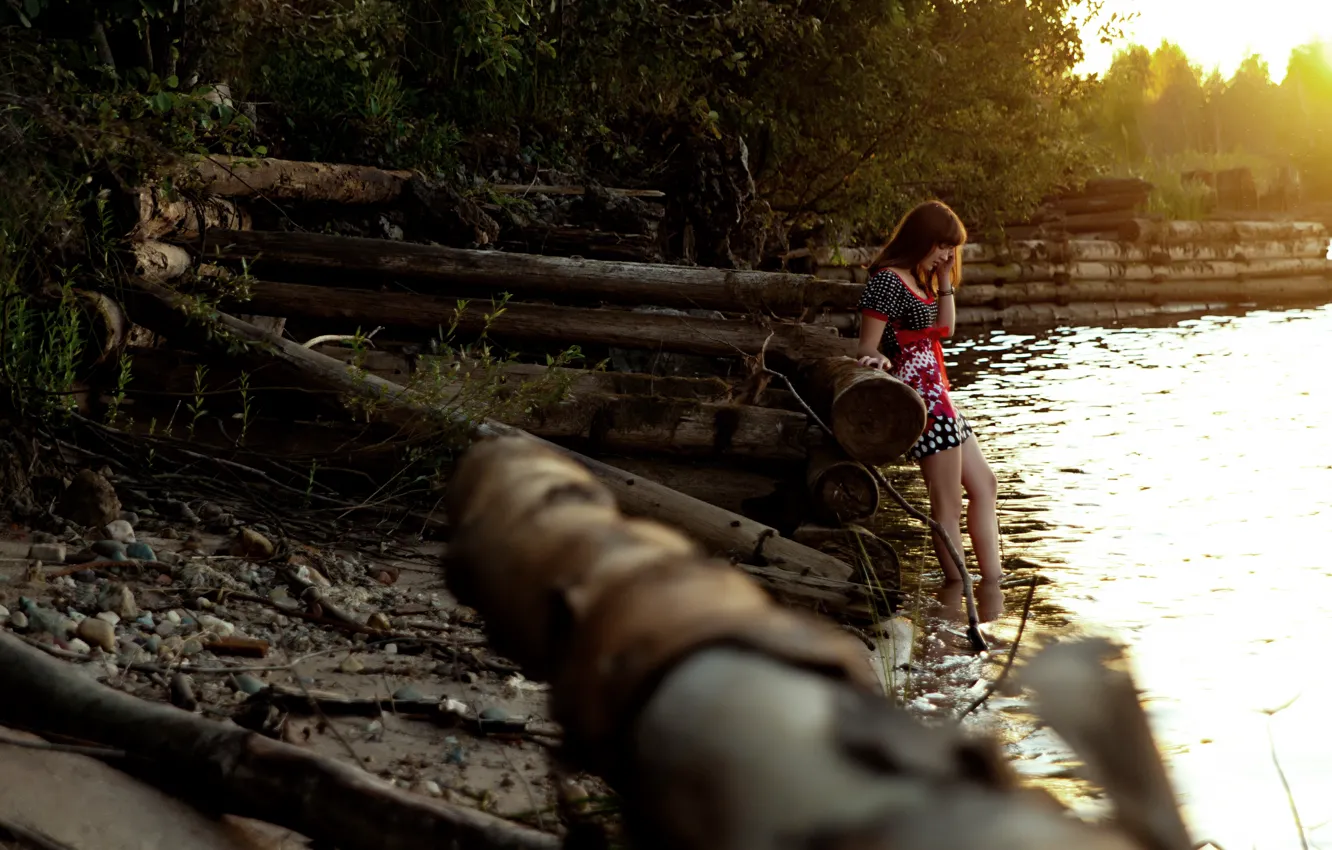 Фото обои лес, вода, девушка, поза, река