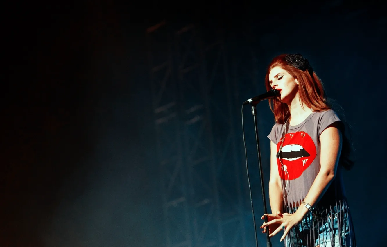 Фото обои футболка, губы, концерт, певица, красивая, Lana Del Rey, Лана Дель Рей