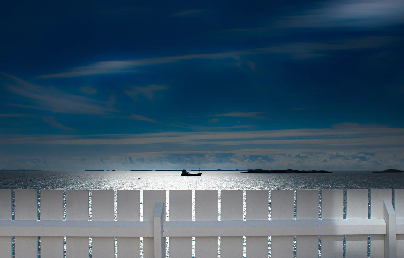 Фото обои море, небо, забор, корабль, Норвегия, Северное море