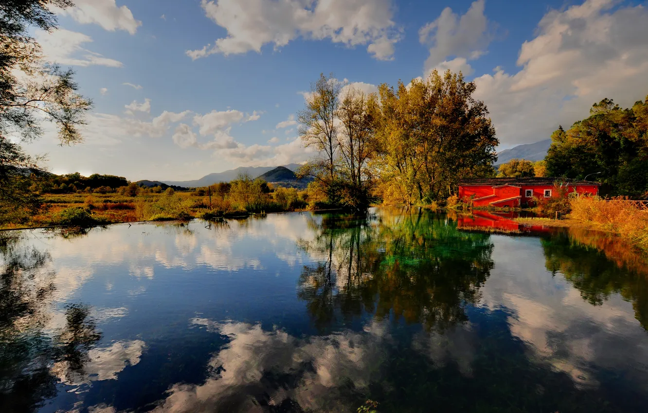 Фото обои осень, деревья, озеро, дом, облака. отражение