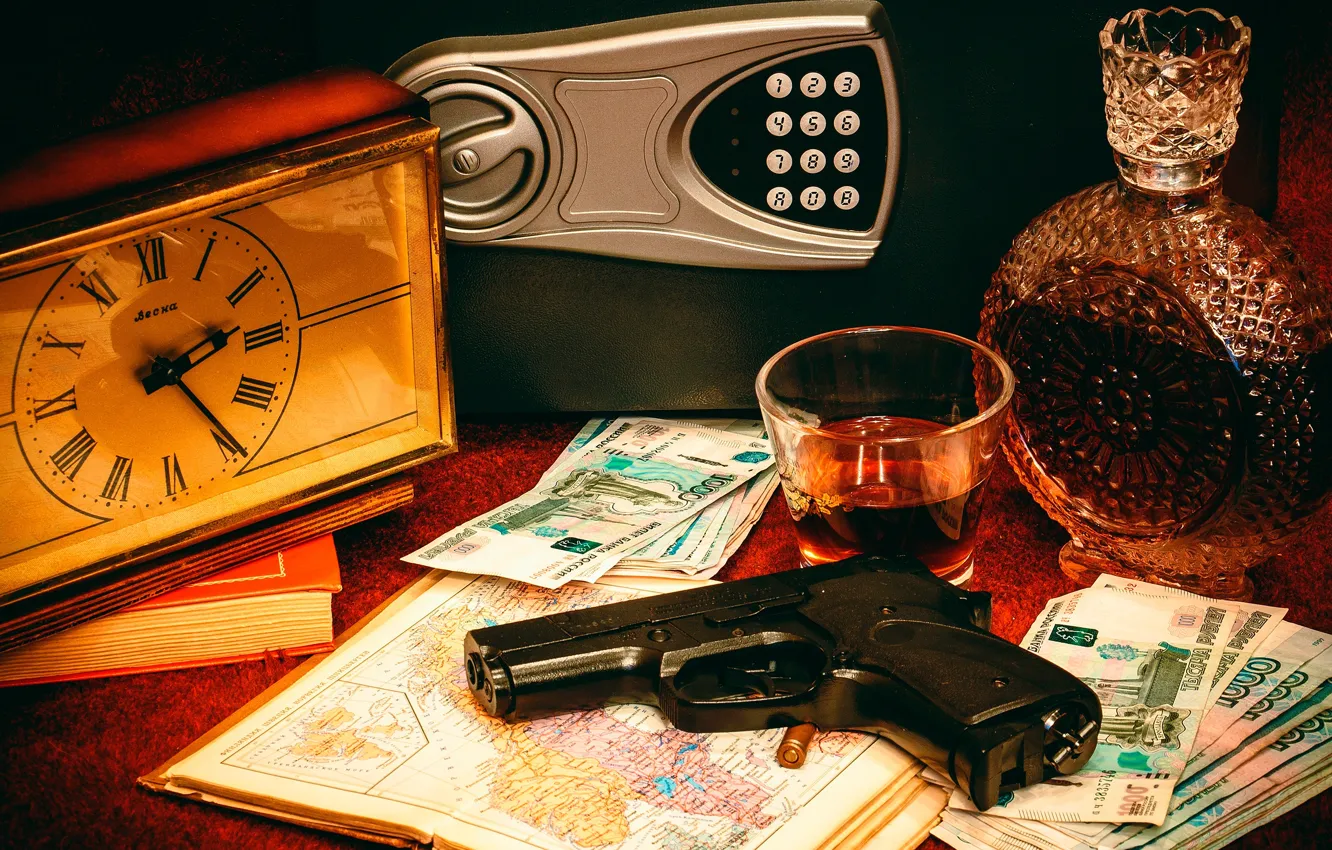 Фото обои пистолет, стол, часы, книги, бутылка, деньги, патрон, стопка